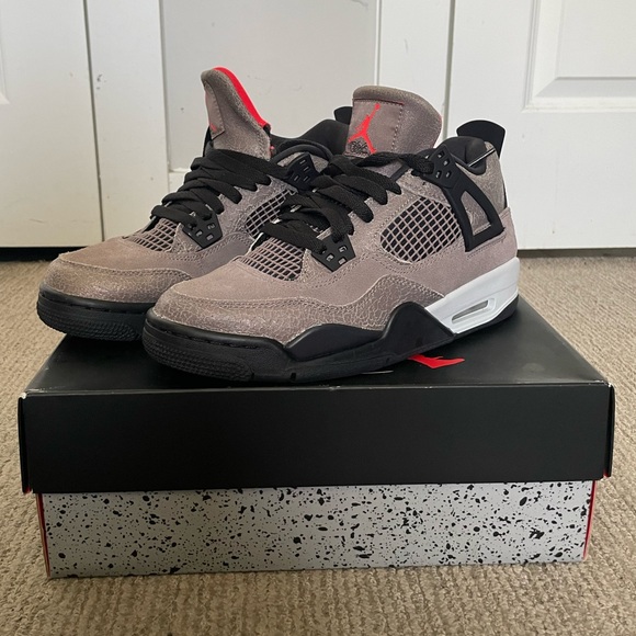 Air Jordan 4 Retro 'Taupe Haze' 2021 - Picture 3 of 9